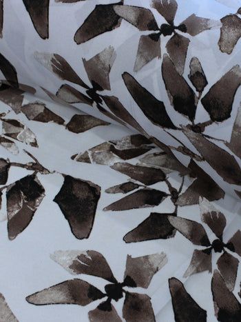 Tecido Crepe GGT Folhas Abstratas Branco e Marrom