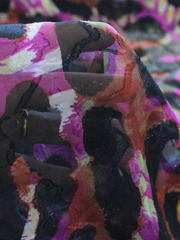 Tecido Crepe Chiffon Brocado Maxi Animal Print Rosa e Preto