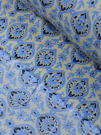 Tecido Viscose Simbolos E flores Azul Preto e Bege