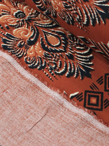 Tecido Viscose Barrado Simbolos Étnicos Terracota