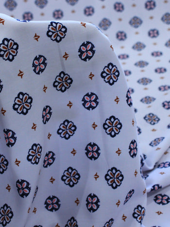 Tecido Viscose Porcelana Retro Gelo e Azul
