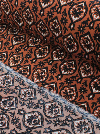 Tecido Viscose Simbolos e Flores Terracota e Preto