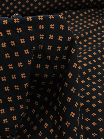 Tecido Viscose Micro Trevo Preto Laranja