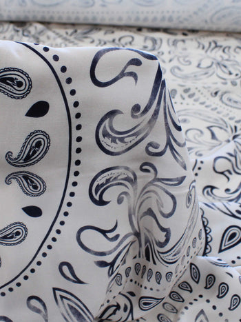 Tecido Viscose Premium Bandana Cashmere Bege e Azul Escuro