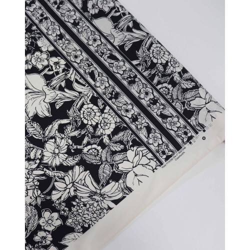 Tecido Tricoline Italiano Barrado Macro Floral Offwhite e Preto
