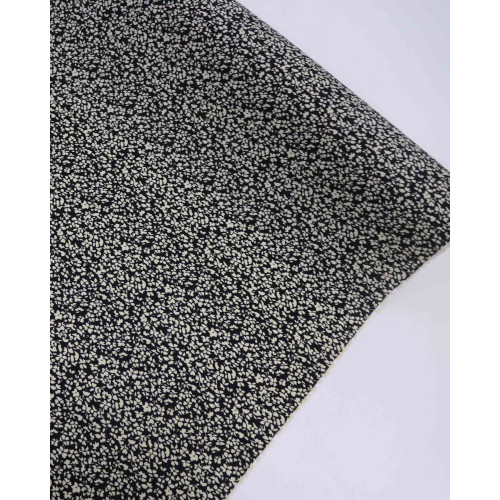 Tecido Viscose Micro Pétalas Vanila e Preto