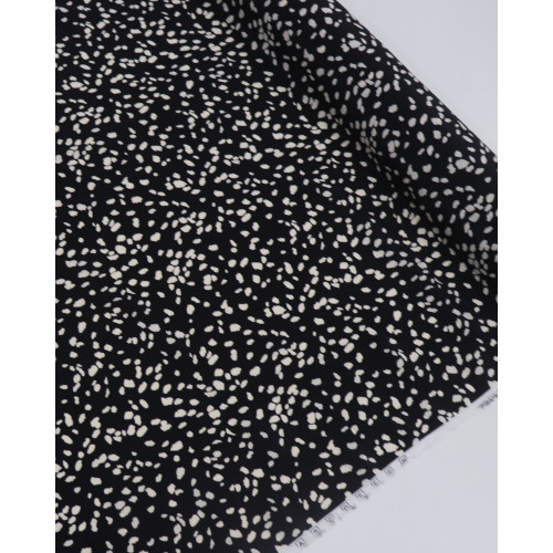 Tecido Crepe de Viscose Italiano Pingos Irregulares Creme e Preto