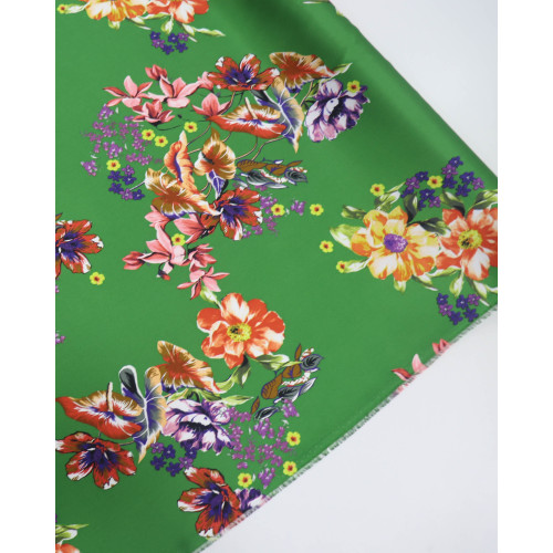 Tecido Crepe Silk Italiano Buquê e Folhagens Colorido e Verde Bandeira