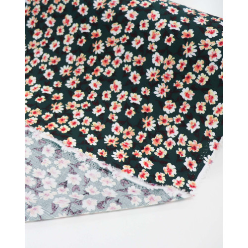 Tecido Viscose Texturizada Tapete Floral Salmão e Verde Esmeralda