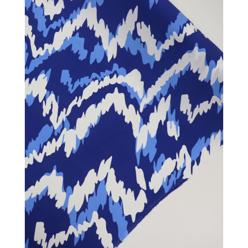 Tecido Viscose Estampa Abstrata Ondulado Sobreposto Branco e Azul