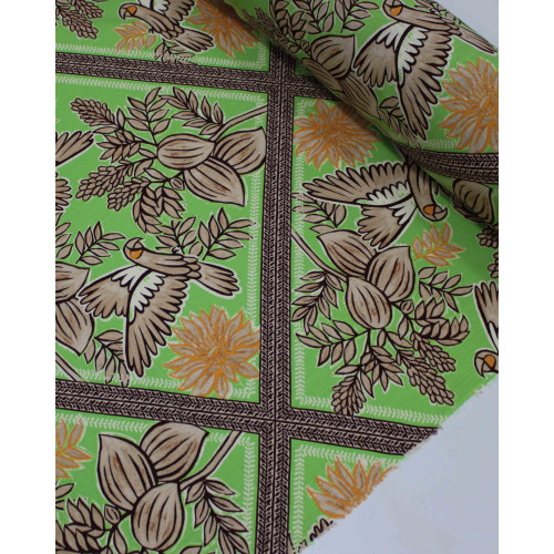 Tecido Viscose Texturizada Ramos e Pássaros em Recortes Tons de marrom, Laranja e Verde