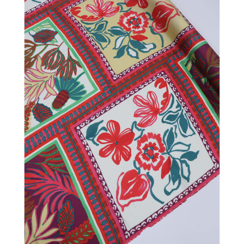 Tecido Viscose Acetinada Italiano Estampa Lenço Folhas e Flores Colorido