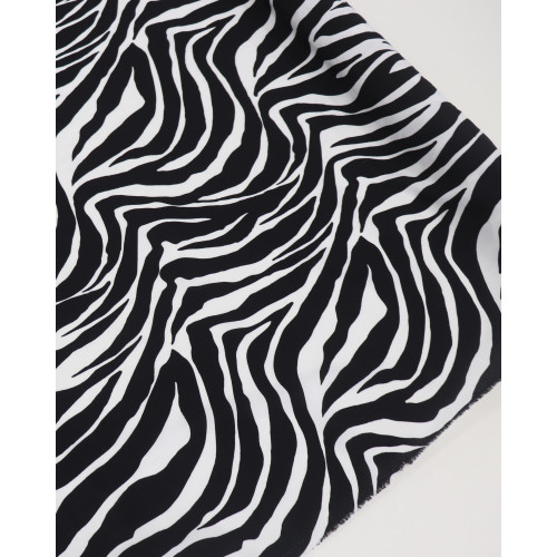 Tecido Crepe de Viscose Italiano Animal Print P/B