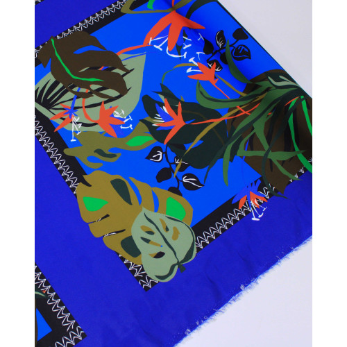 Tecido Crepe Koshibo Leve Italiano Estampa Lenço Macro Folhas Colorido e Tons de Azul