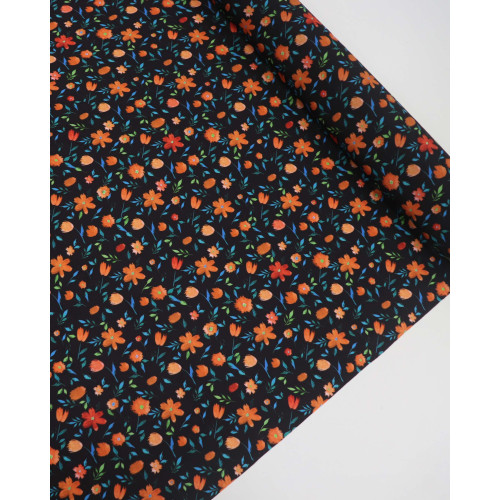 Tecido Crepe Koshibo Leve Italiano Campo de Flores Laranja e Preto