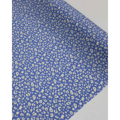 Tecido Viscose Animal Print Offwhite e Azul Céu