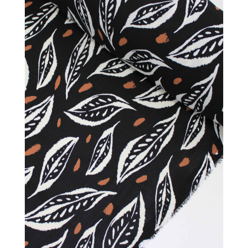 Tecido Crepe Koshibo Macro Folhas Marrom, Branco e Preto