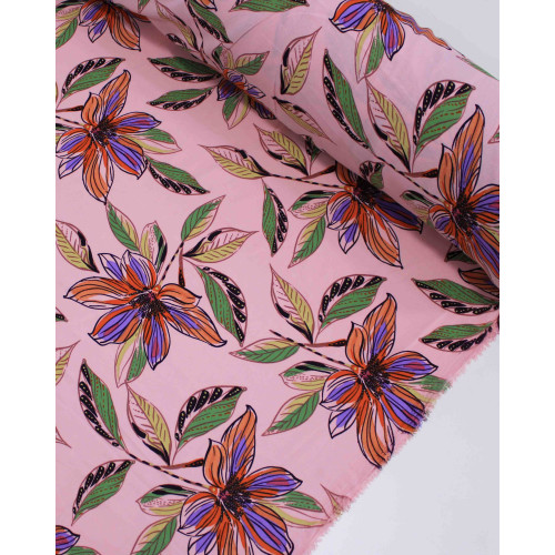 Tecido Crepe Koshibo Macro Flores Colorido e Rosa Claro