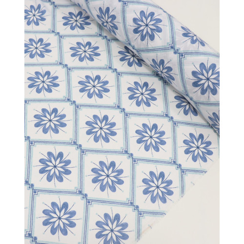 Tecido Crepe Koshibo Leve Macro Quadriculado e Flores Azul e Branco