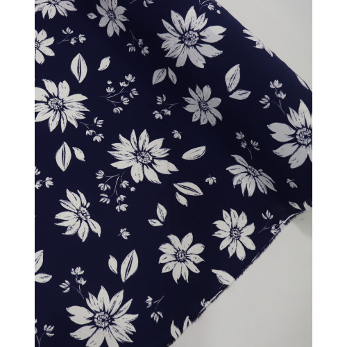 Tecido Crepe Koshibo Leve Margaridas Branco e Azul Marinho