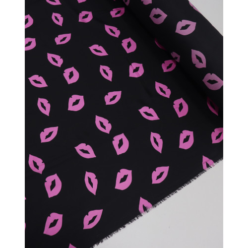 Tecido Crepe Silk Fino Beijos Rosa e Preto