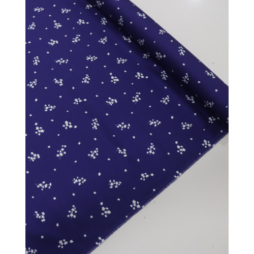 Tecido Crepe de Alfaiataria Italiano Micro Flores Branco e Azul Marinho