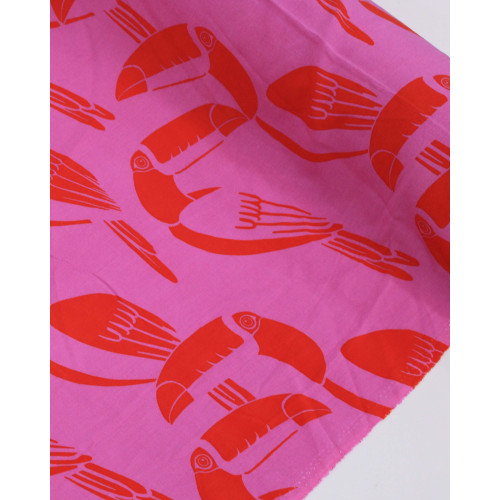 Tecido Viscose Premium Macro Tucanos Vermelho e Rosa