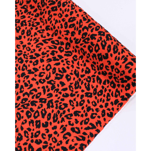 Tecido Viscose Acetinada Italiano Animal Print Preto e Vermelho