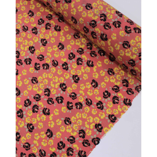 Tecido Viscose Mista com Poliamida Micro Tapete Floral Amarelo, Preto e Coral