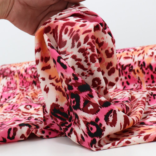 Tecido Viscose Animal Print Degradê Tons de Rosa
