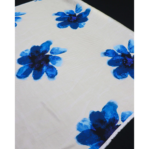 Tecido Viscose Acetinada Italiano Macro Floral em Aquarela Azul e Creme