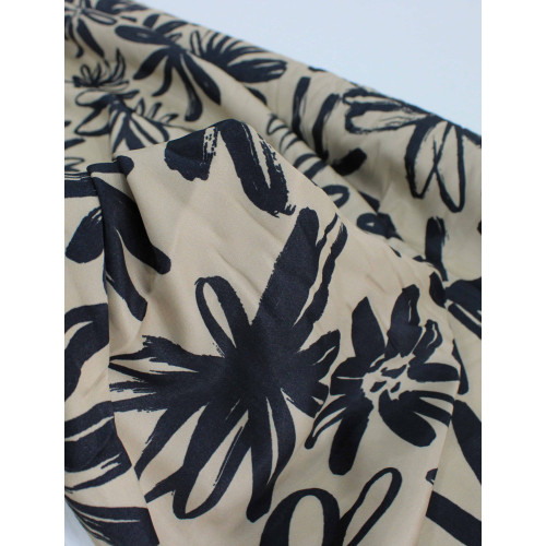 Tecido Viscose Acetinada Italiana Macro Flores Abstratas Preto e Bege