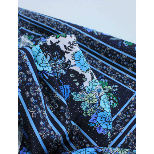 Tecido Crepe Silk Italiano Flores e Pavão Barrado Tons de Azul