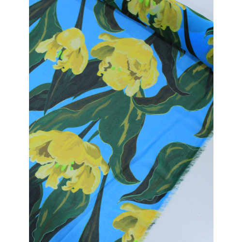 Tecido Crepe Chiffon Italiano Macro Flores Azul, Verde e Amarelo