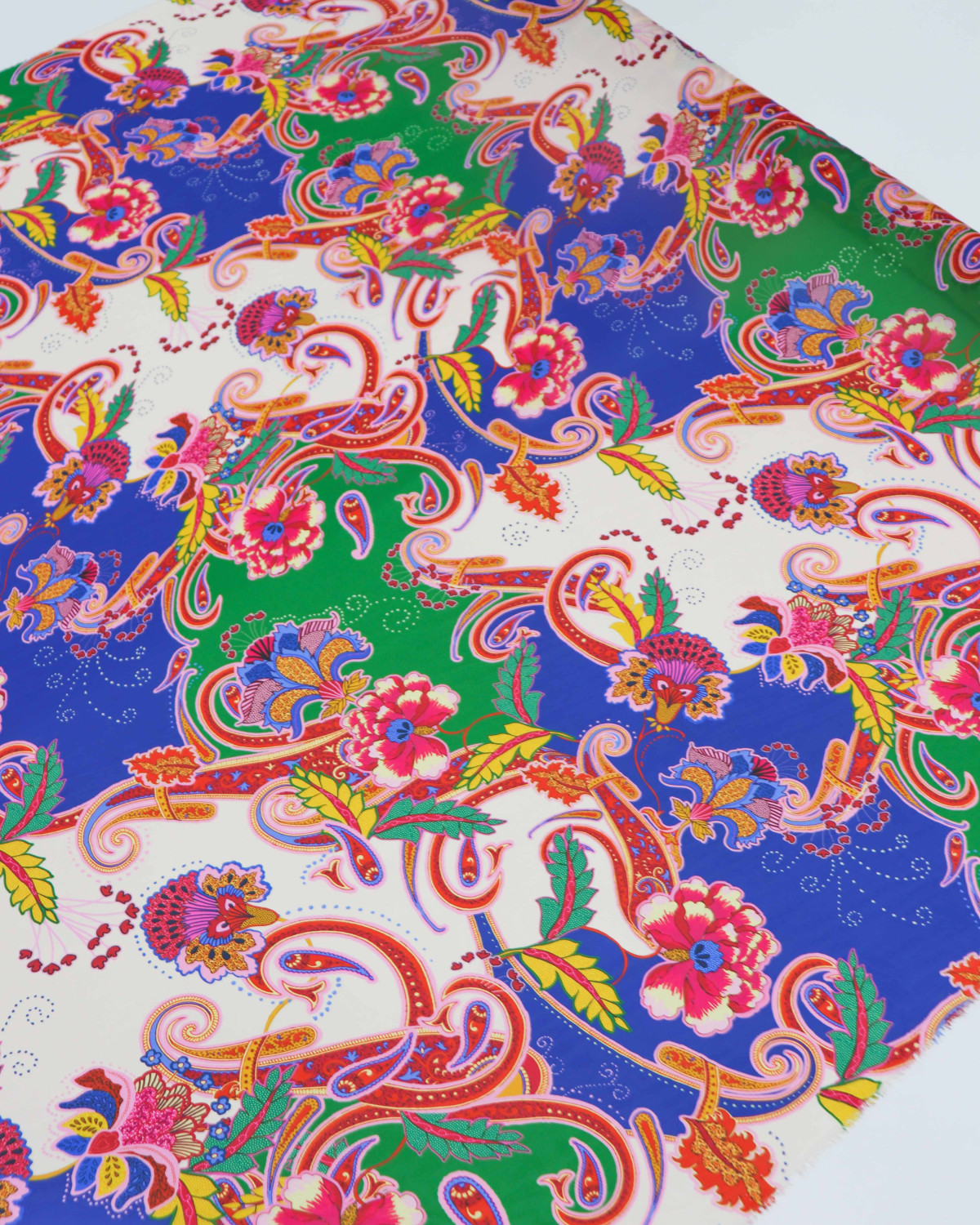 tecido-crepe-chiffon-italiano-cashmere-floral-e-colorido-casa-boa