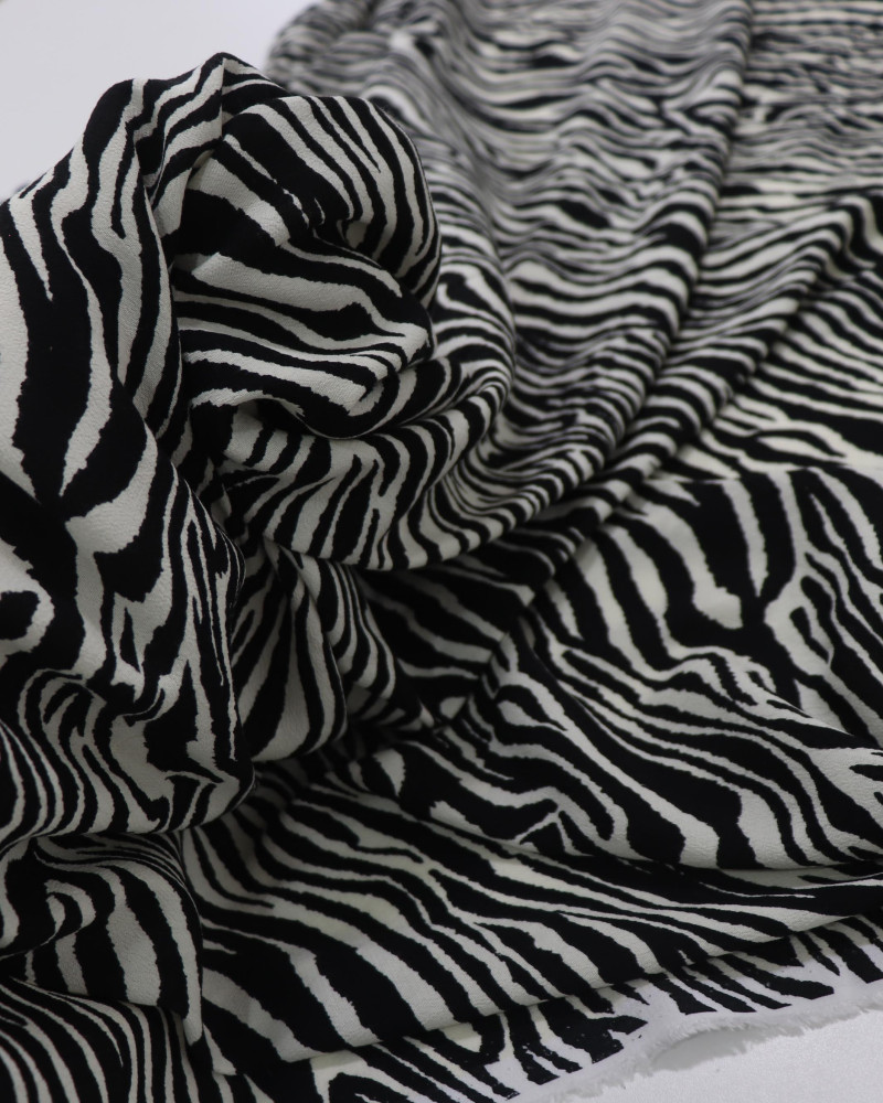 Tecido Crepe Chiffon Texturizado Italiano Animal Print Creme e Preto