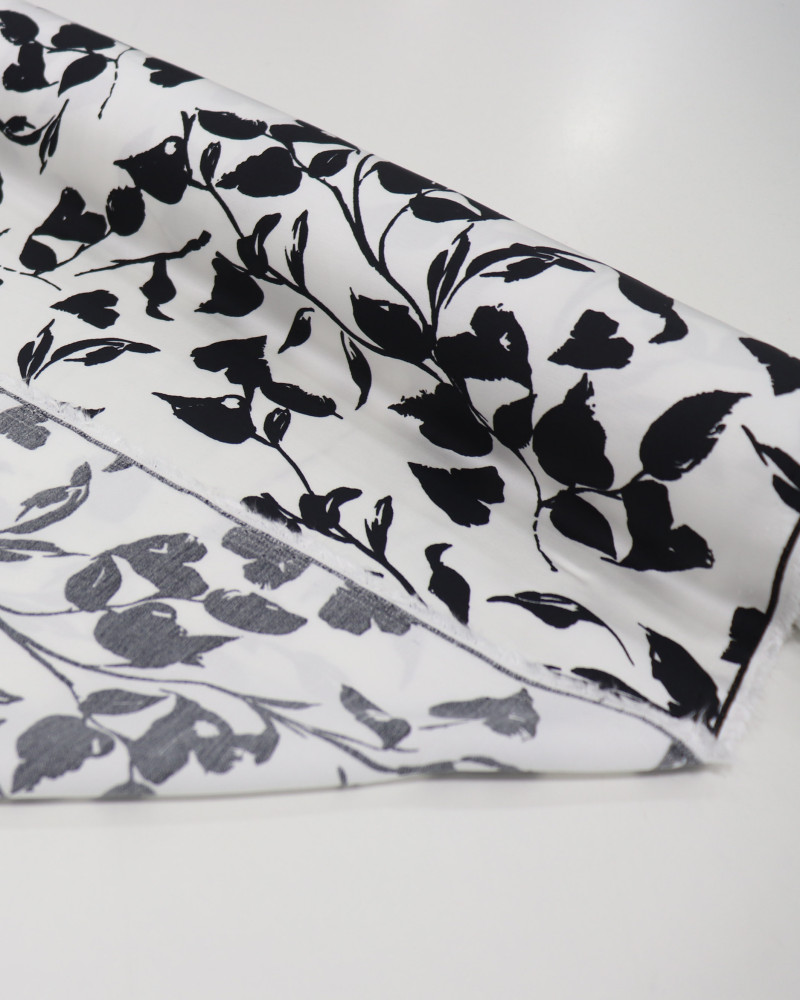 Tecido Viscose Acetinada Italiano Ramos de Folhas P/B