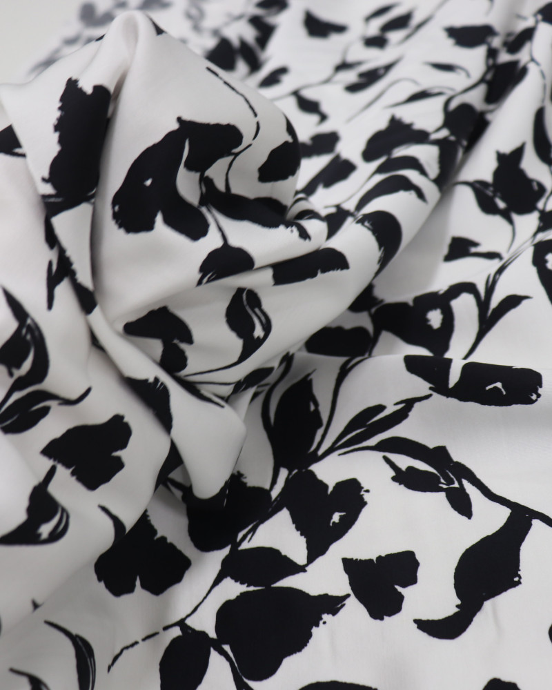 Tecido Viscose Acetinada Italiano Ramos de Folhas P/B