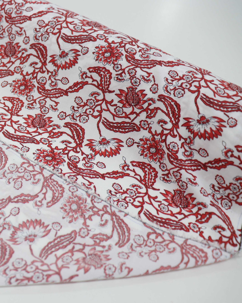 Tecido Viscose Italiano Flores Dviersas Vermelho e Branco