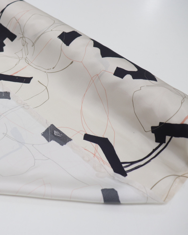 Tecido Seda Mista Italiano Riscos Abstratos Bege, Preto e Pérola