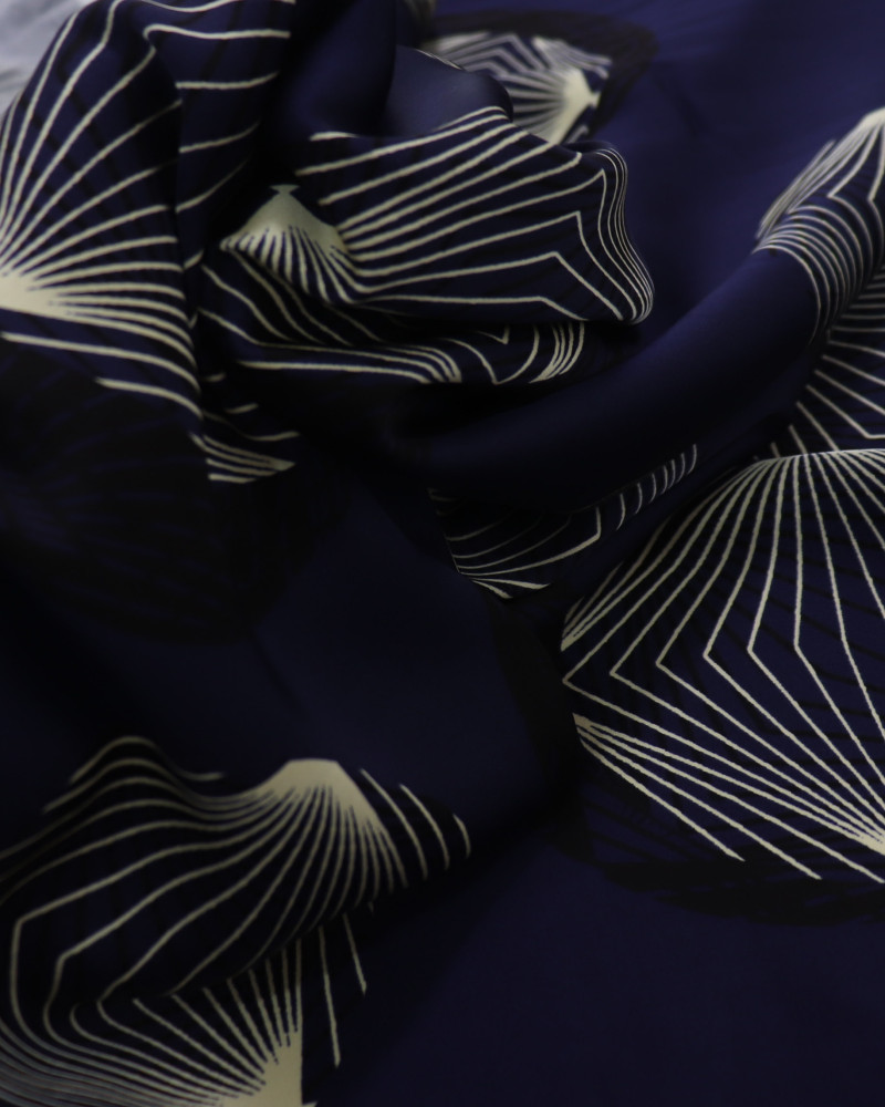 Tecido Viscose Acetinada Italiano Circulos Creme Preto e Azul Marinho Noite