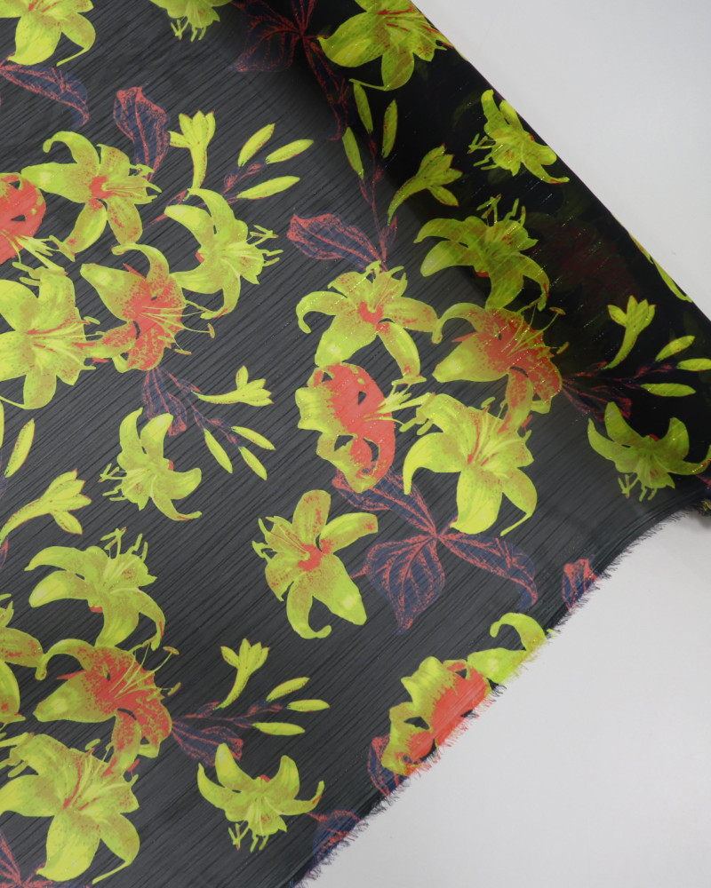 Tecido Crepe Chiffon Texturizado Italiano Lírios Amarelo Neon e Preto com Lurex
