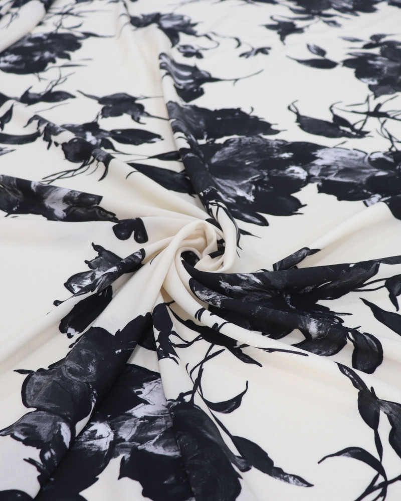 Tecido Viscose Italiano Pintura Floral Branco, Preto e Creme