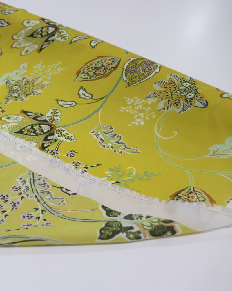 Tecido Crepe Silk Fino Italiano Flores em Batik Colorido e Amarelo Mostarda