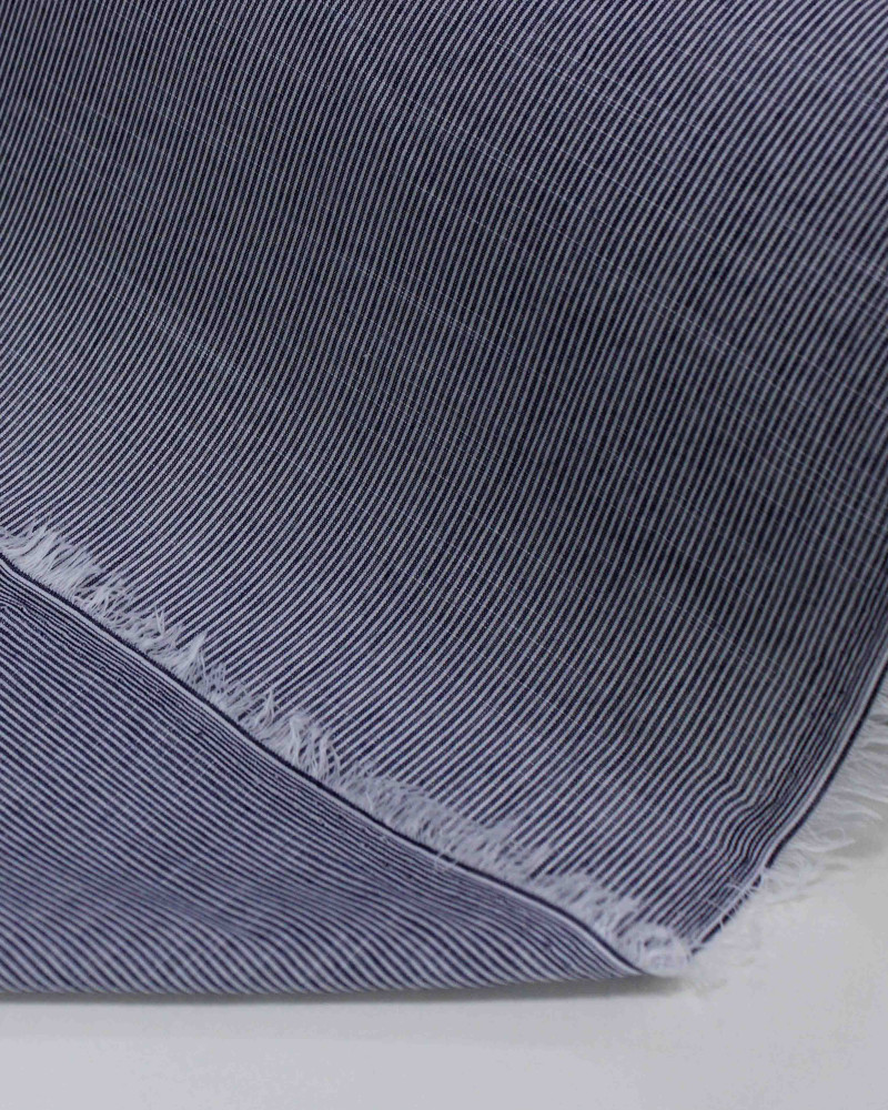 Tecido Cambraia Mista de Algodão Flamê Risca de Giz Azul Jeans (1.4m)