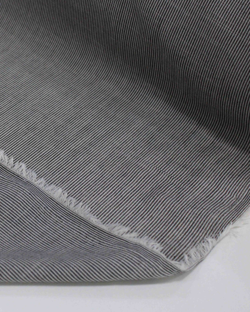 Tecido Cambraia Mista de Algodão Flamê Risca de Giz Preto