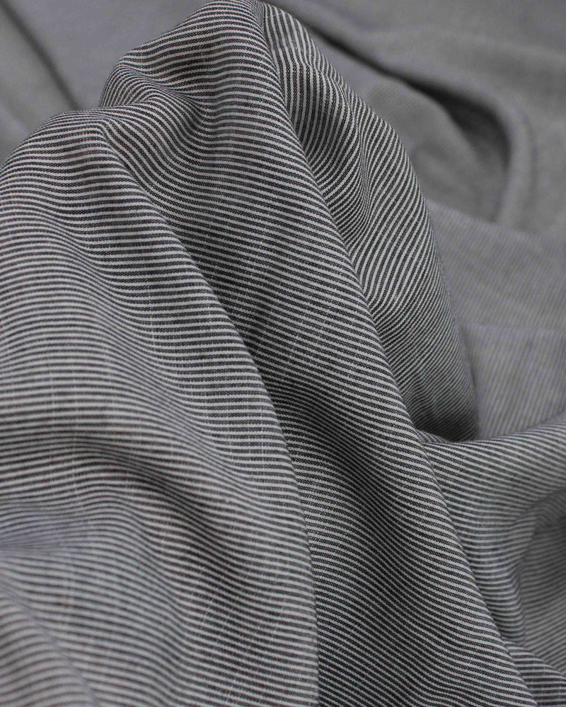 Tecido Cambraia Mista de Algodão Flamê Risca de Giz Preto