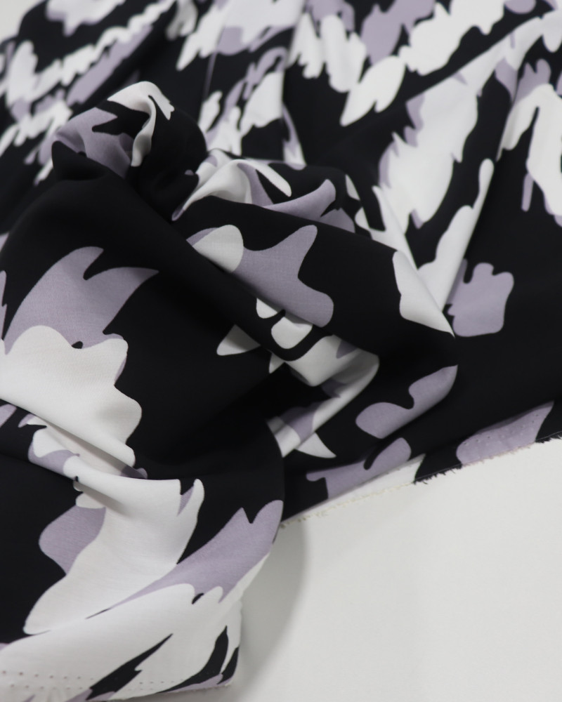 Tecido Viscose Estampa Abstrata Ondulado Branco, Cinza e Preto
