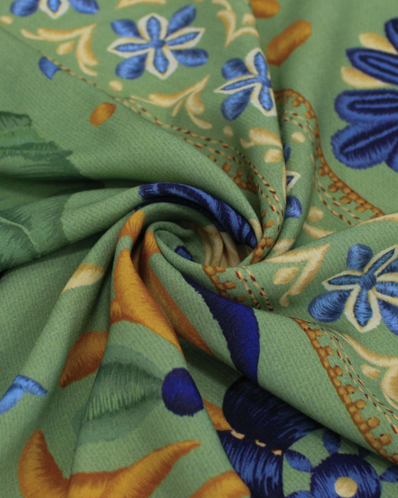 Tecido Viscose Premium Barrado Duplo Ramos em Macro Recortes tons de Azul e Verde