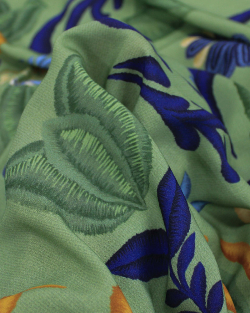 Tecido Viscose Premium Barrado Duplo Ramos em Macro Recortes tons de Azul e Verde